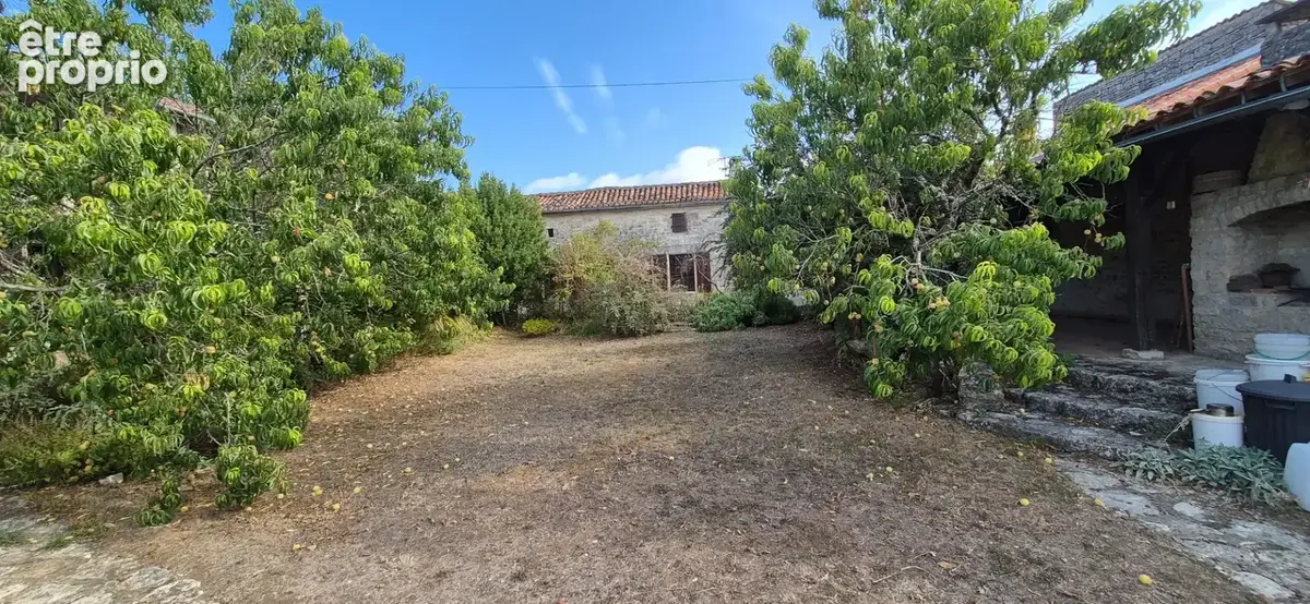 Corps de Ferme de 340 m2, avec plusieurs maisons indépendantes et 200 m2 de dépendances - photo 12