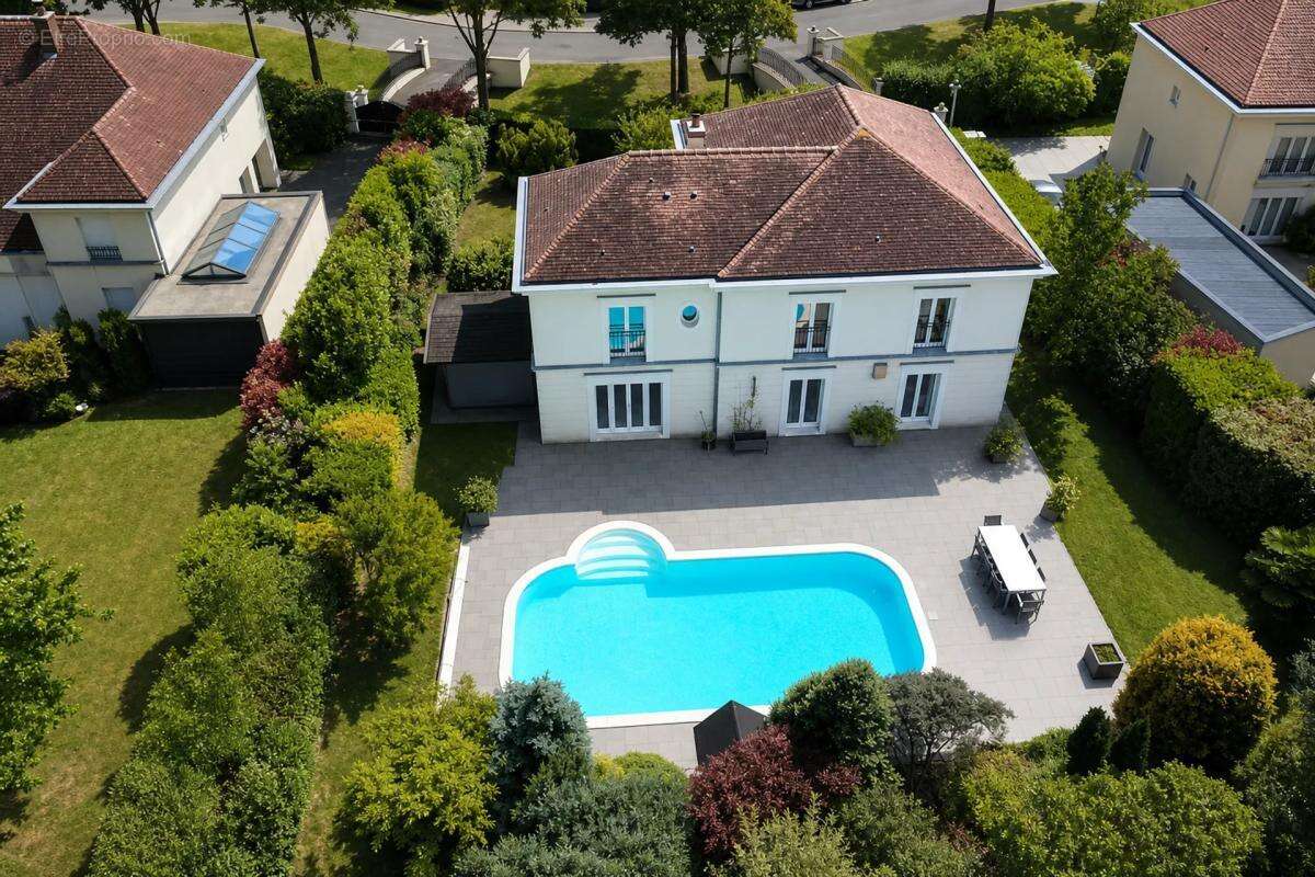 Maison à BAILLY-ROMAINVILLIERS