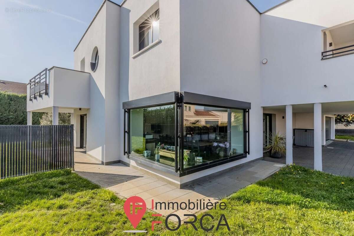 Woippy - maison d'architecte avec piscine - 250 m² - photo 2