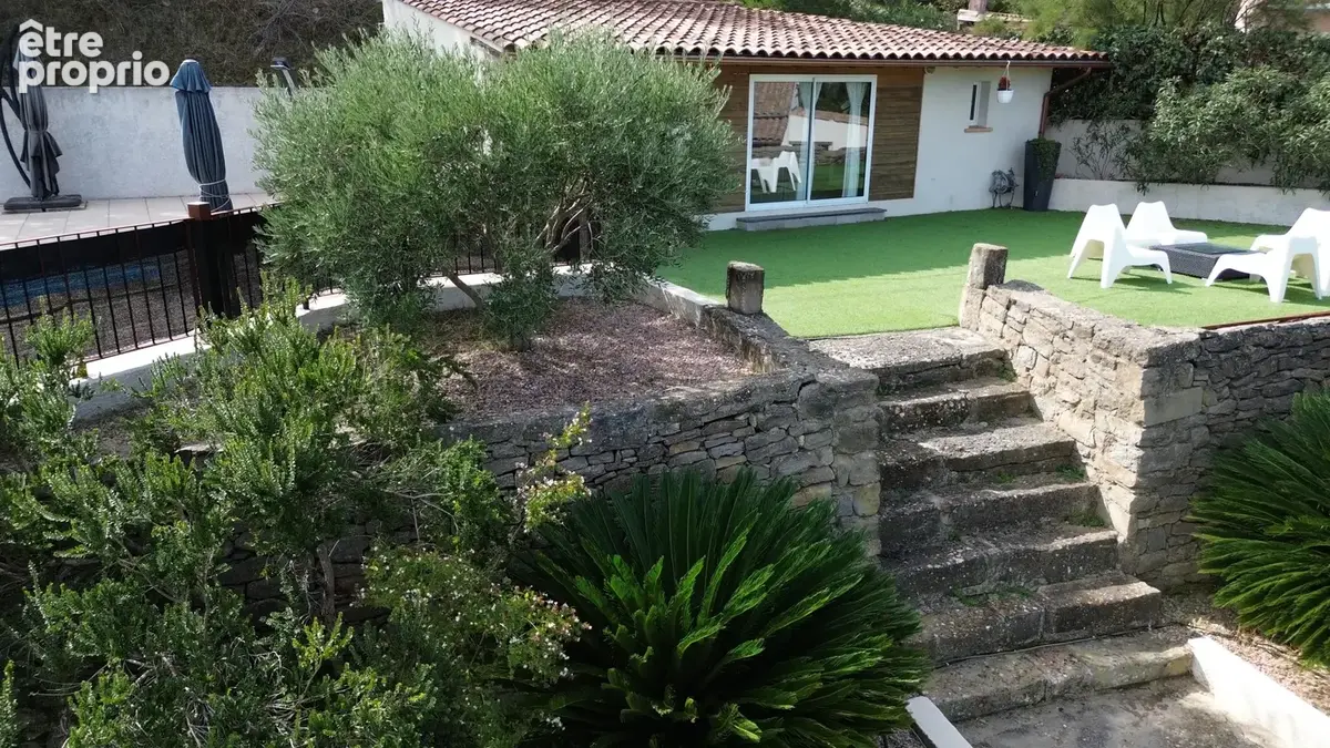 Superbe villa avec piscine et vue imprenable sur le village - photo 4