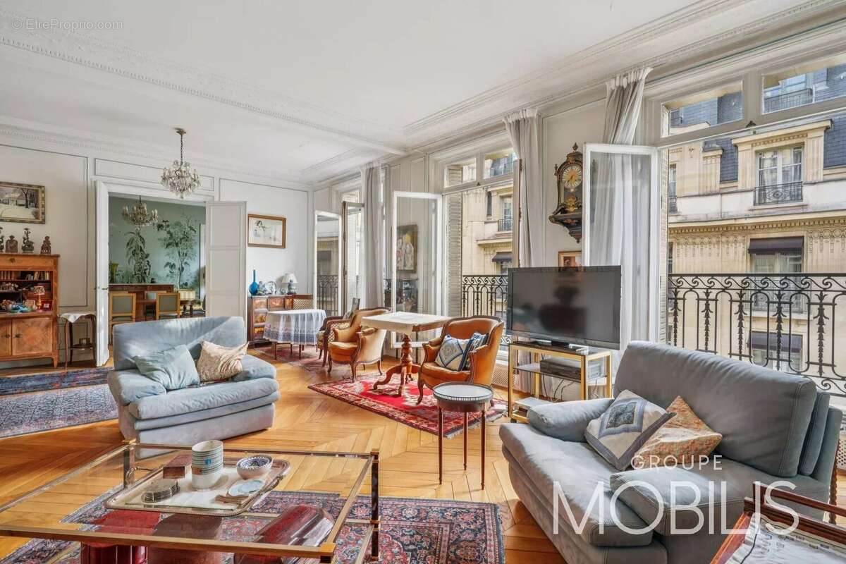 Appartement à PARIS-17E