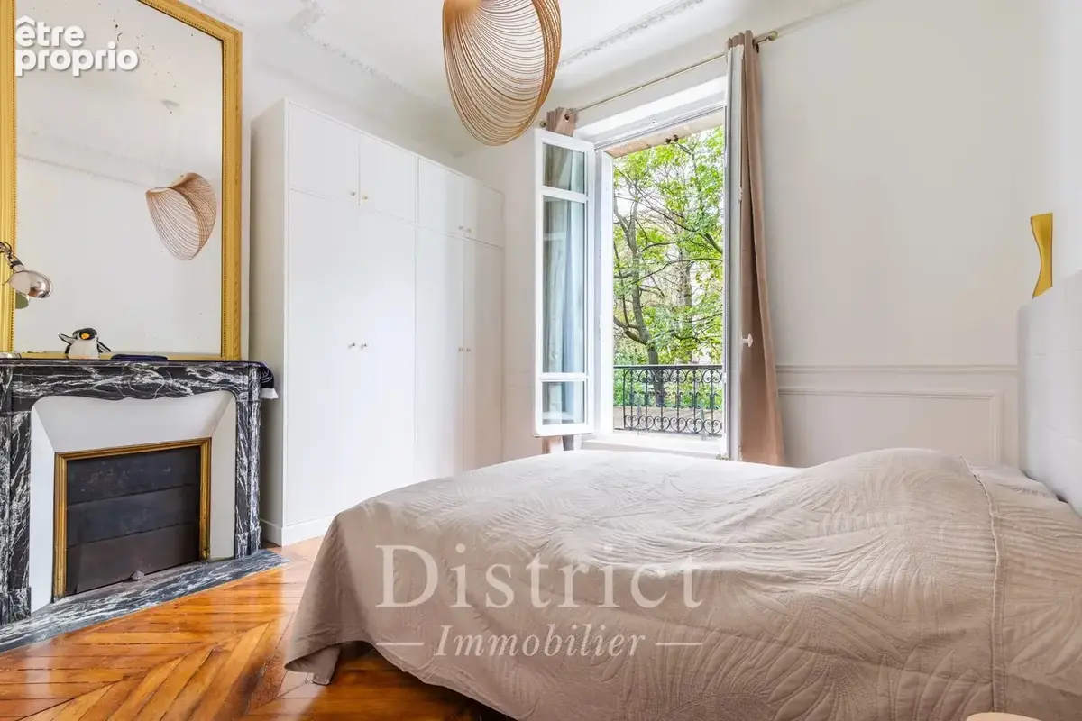 Champs Élysées - Faubourg Saint-Honoré. 5 pièces de 146m² en excellent état. Sans vis-à-vis. 3,20m sous plafond. - photo 8