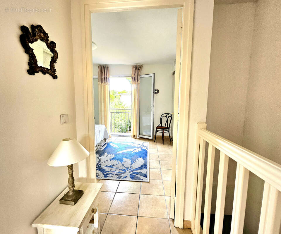 Maison à ROQUEBRUNE-SUR-ARGENS