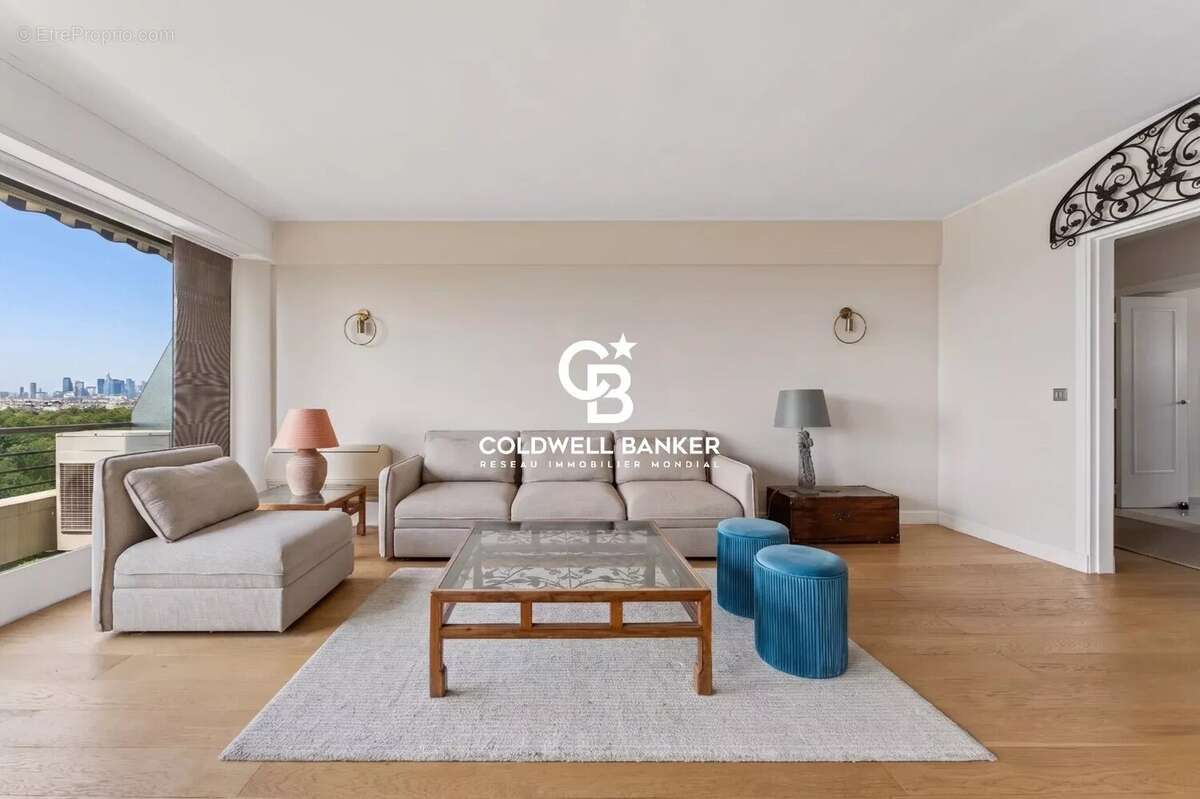 Appartement à PARIS-16E