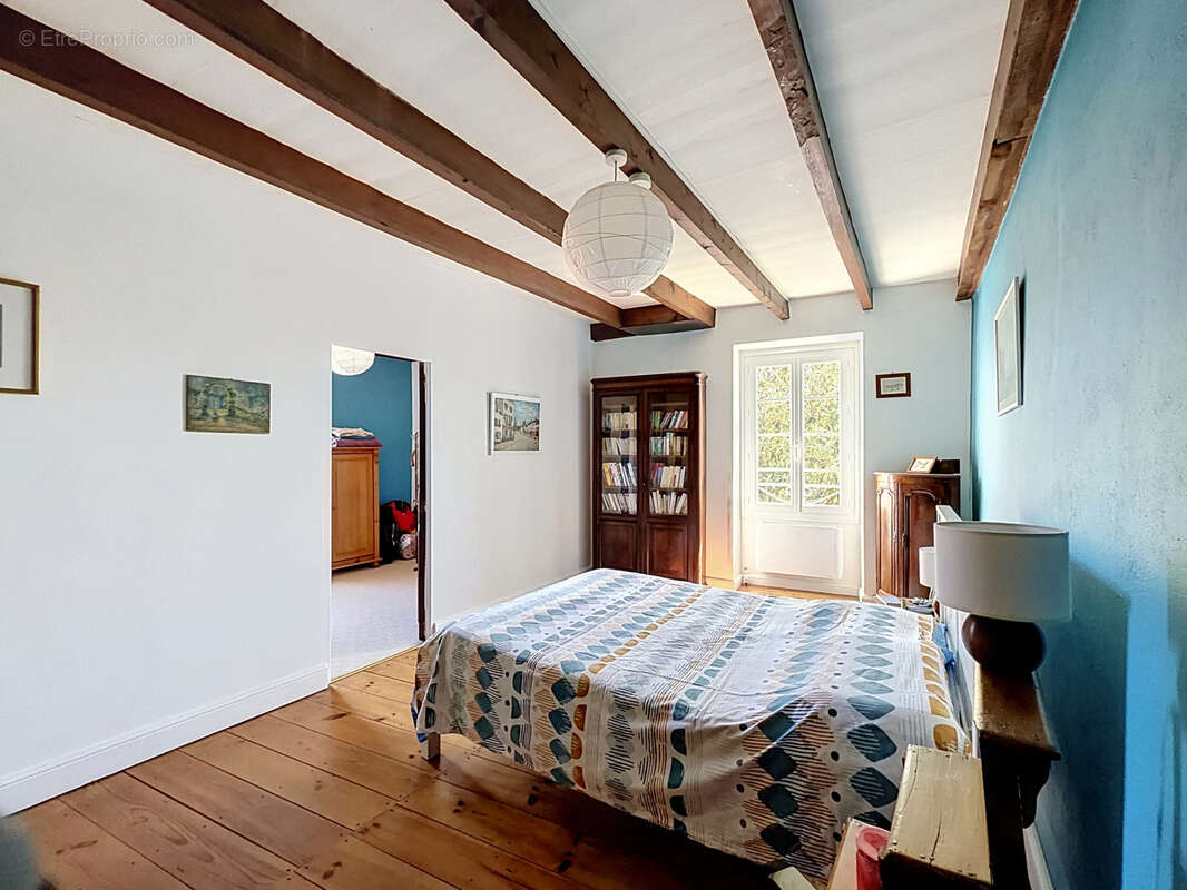 Maison à MONTIGNAC-CHARENTE