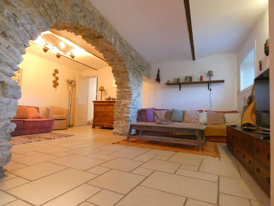 Maison à LA BEGUDE-DE-MAZENC