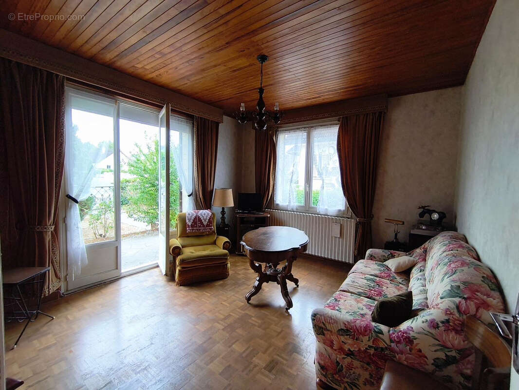 Maison familiale avec sous-sol complet et terrain clos - photo 3