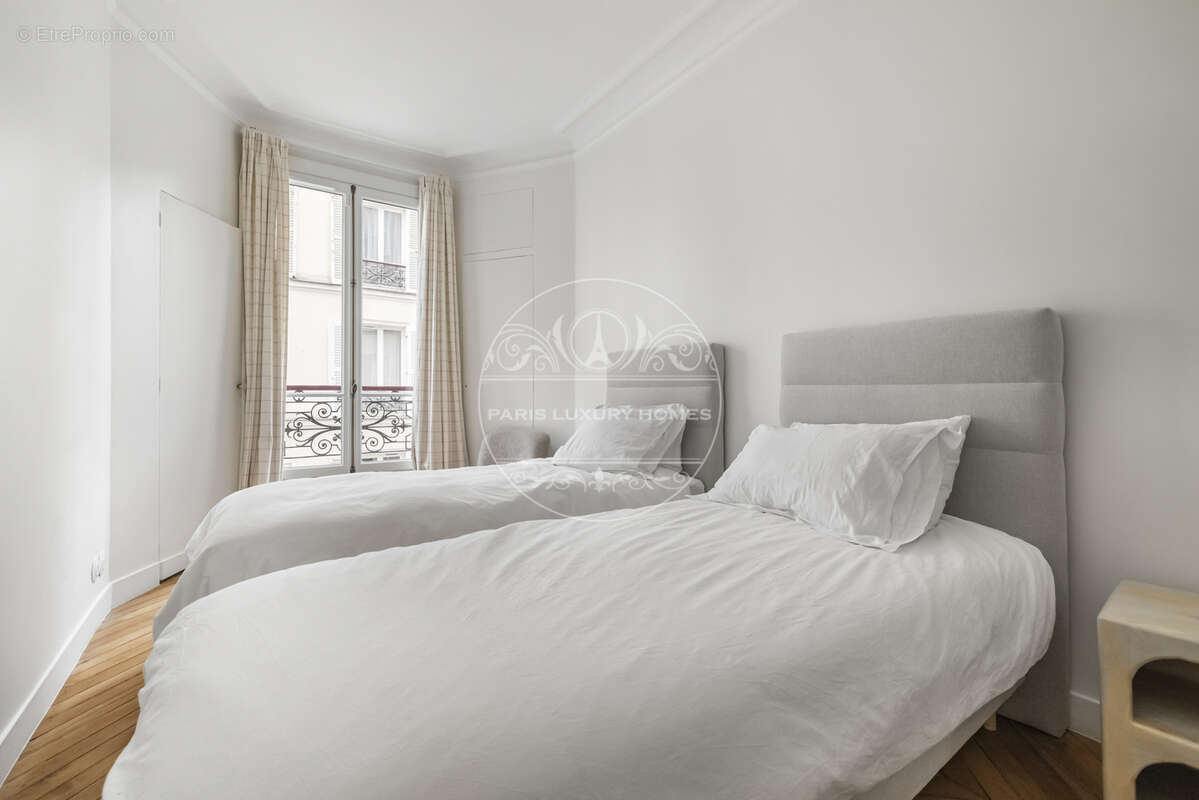Appartement à PARIS-7E