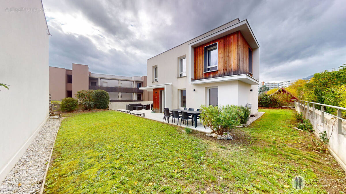 Maison à SAINT-MARTIN-D'HERES