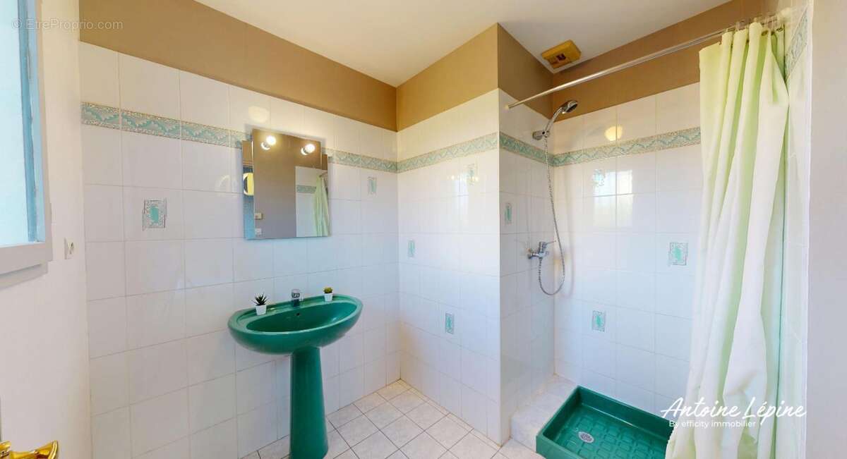 Maison 195 m² à Lachassagne  - photo 17