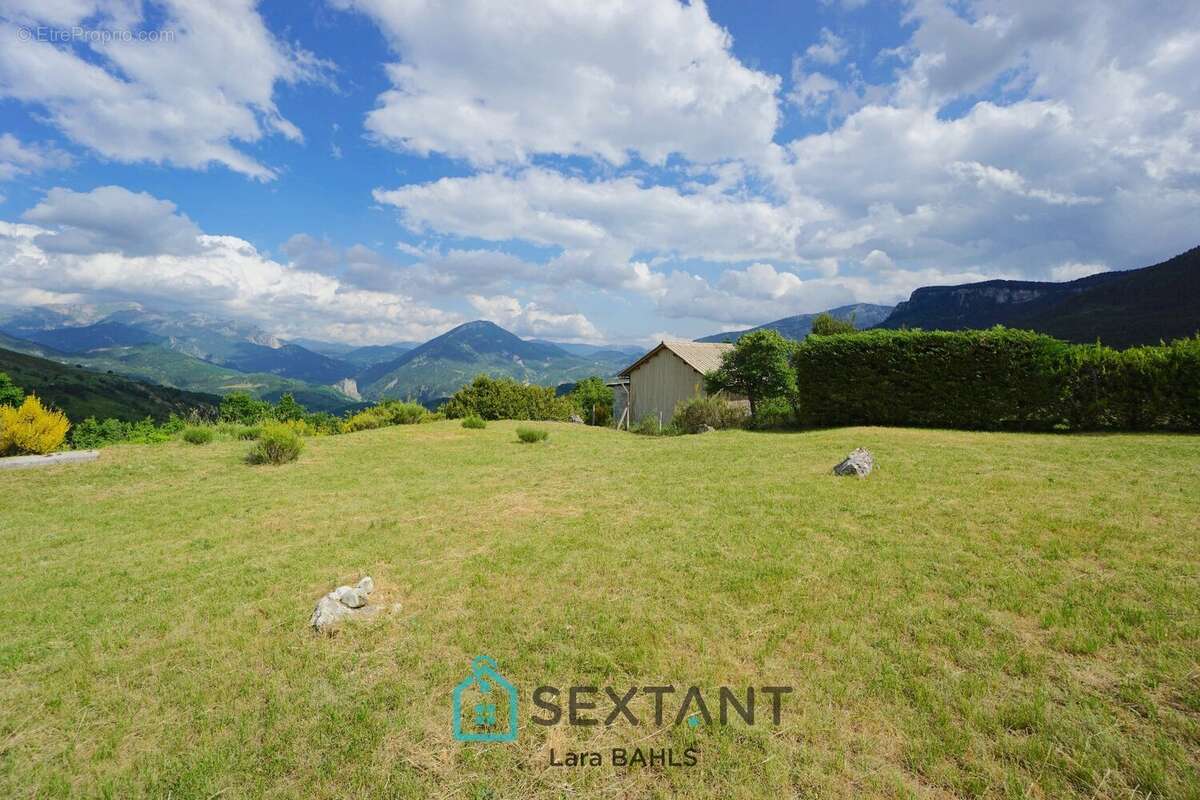 Castellane  Maison individuelle de 95 m² sur un terrain de 1800 m², à 10 minutes du centre du village, avec vue panoramique - photo 2