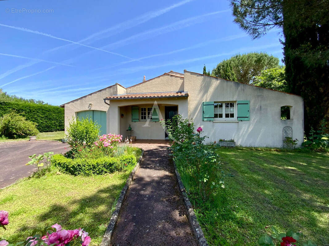 Maison à SAINT-GEORGES-ANTIGNAC