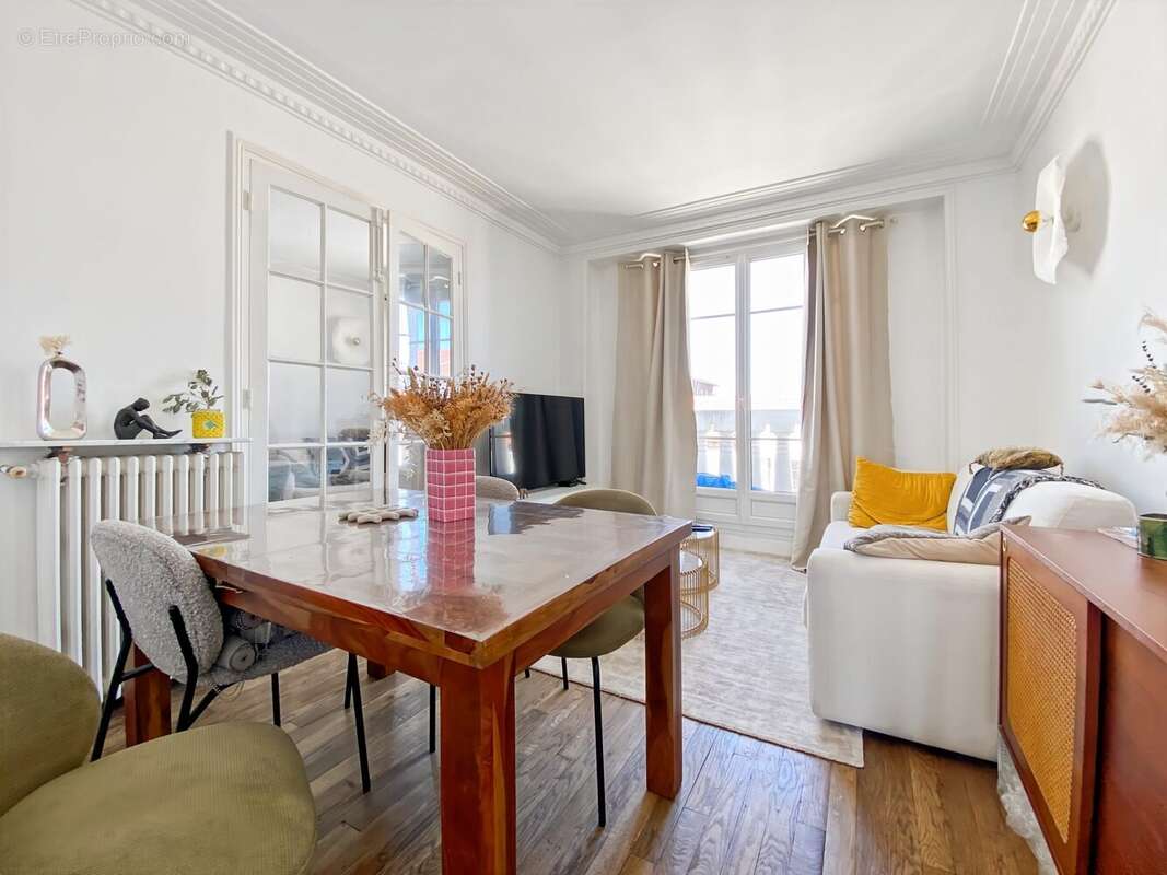 Appartement à COURBEVOIE