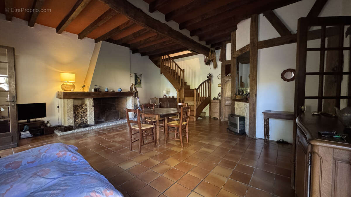 Maison à JOUX-LA-VILLE