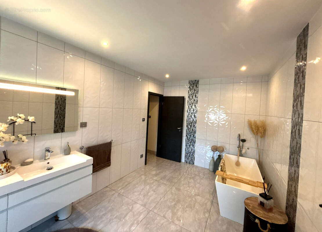 Maison d’exception à voujeaucourt   374 m2   piscine intérieure (vm3365) - photo 9