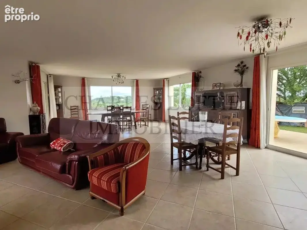 Superbe villa avec piscine, garage et dépendances sur un terrain de plus de 5600 m², à 10 minutes de Cahors. - photo 5