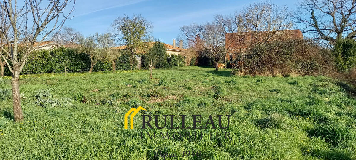 Terrain à AMBARES-ET-LAGRAVE