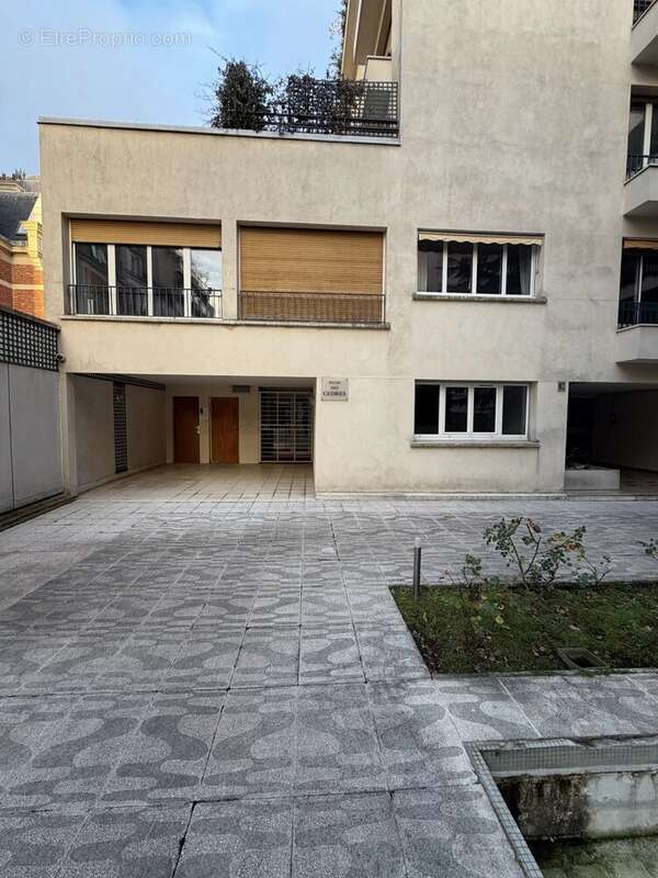 Commerce à PARIS-17E