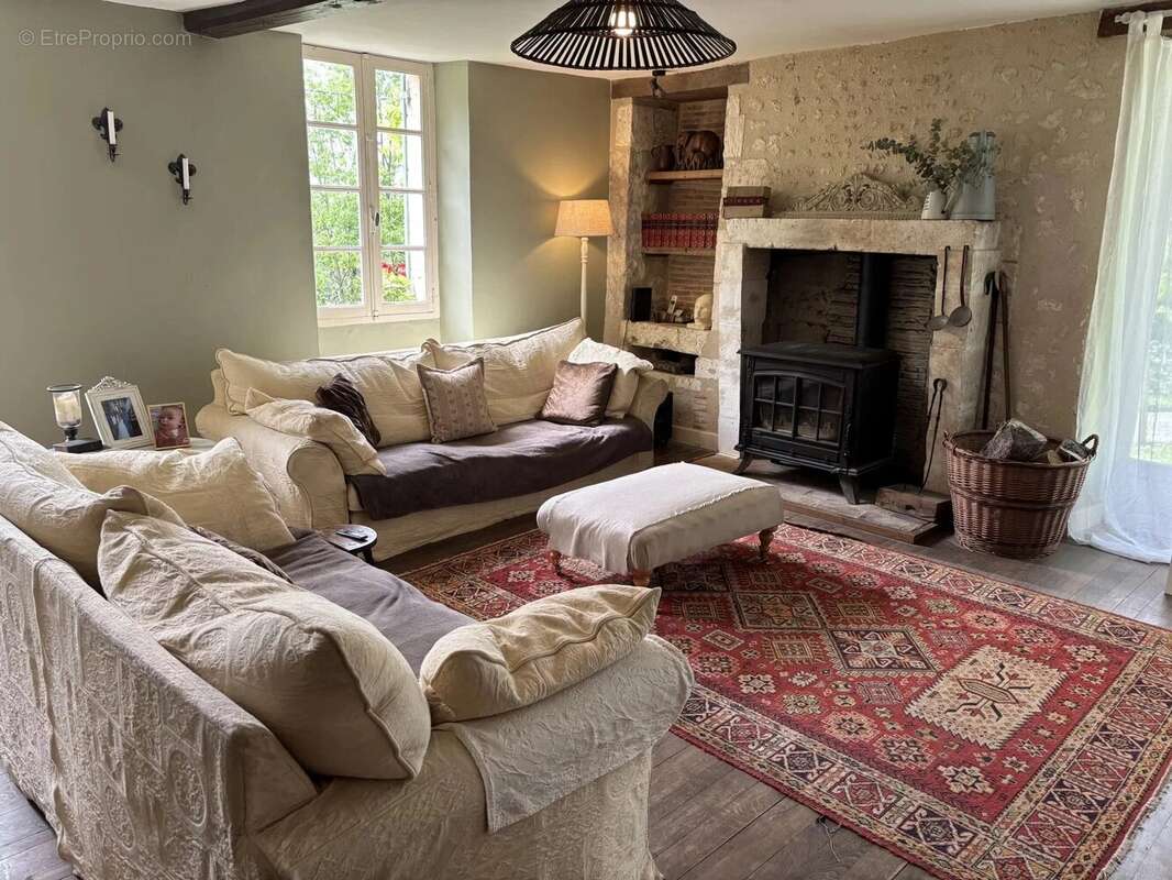 Maison à AUBETERRE-SUR-DRONNE