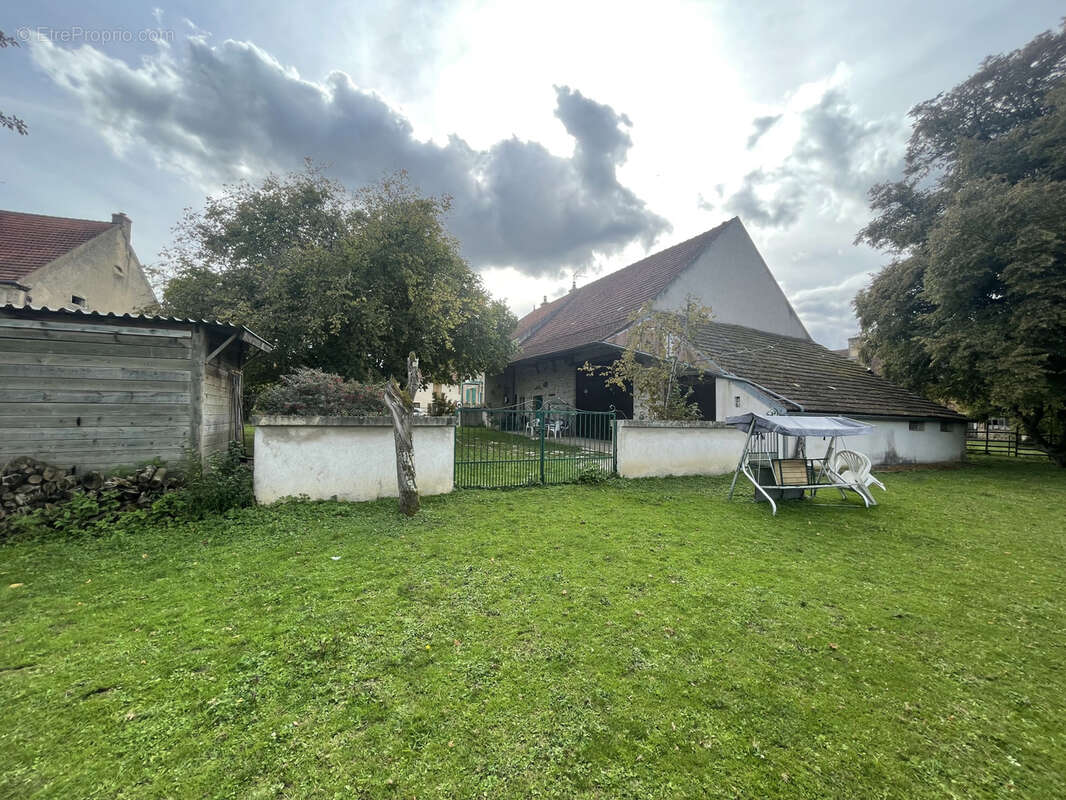 Maison à LONGWY-SUR-LE-DOUBS