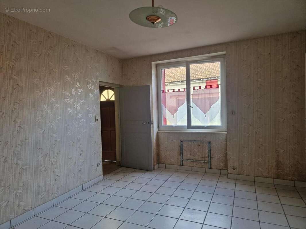 Maison 109 m² à Saint-Bonnet-De-Rochefort  - photo 5