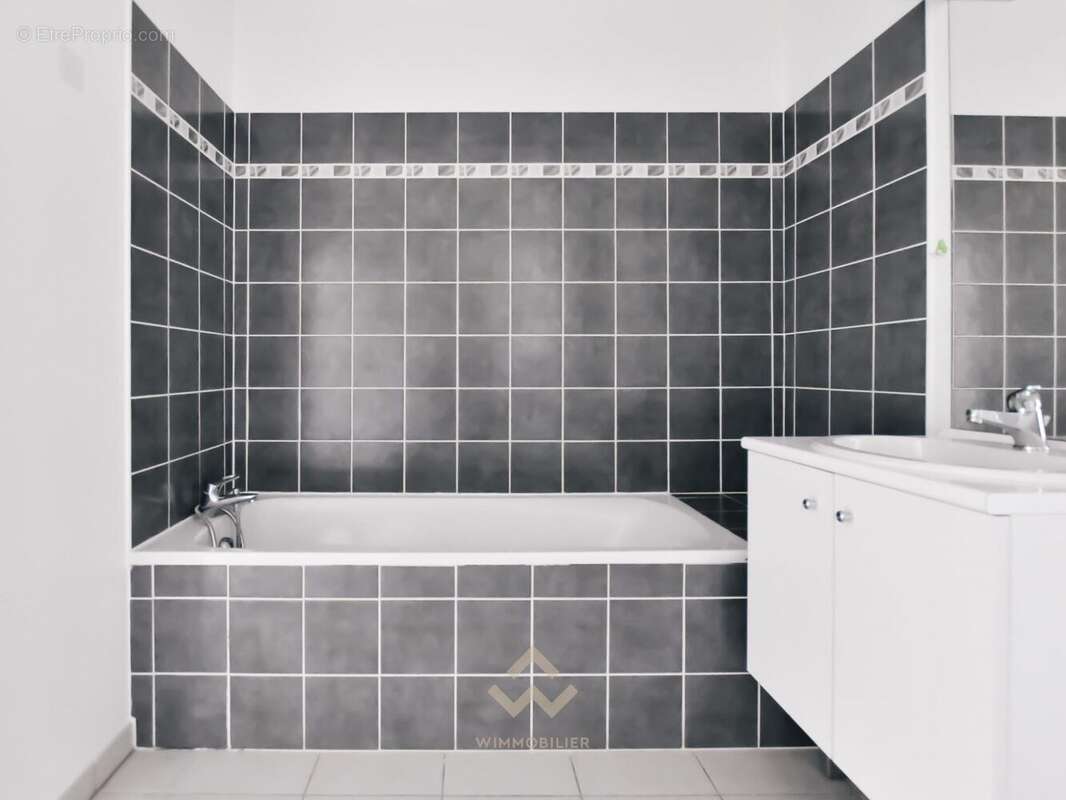 Salle de bains - Appartement T2 - La Seyne sur Mer 83500 - Appartement à LA SEYNE-SUR-MER