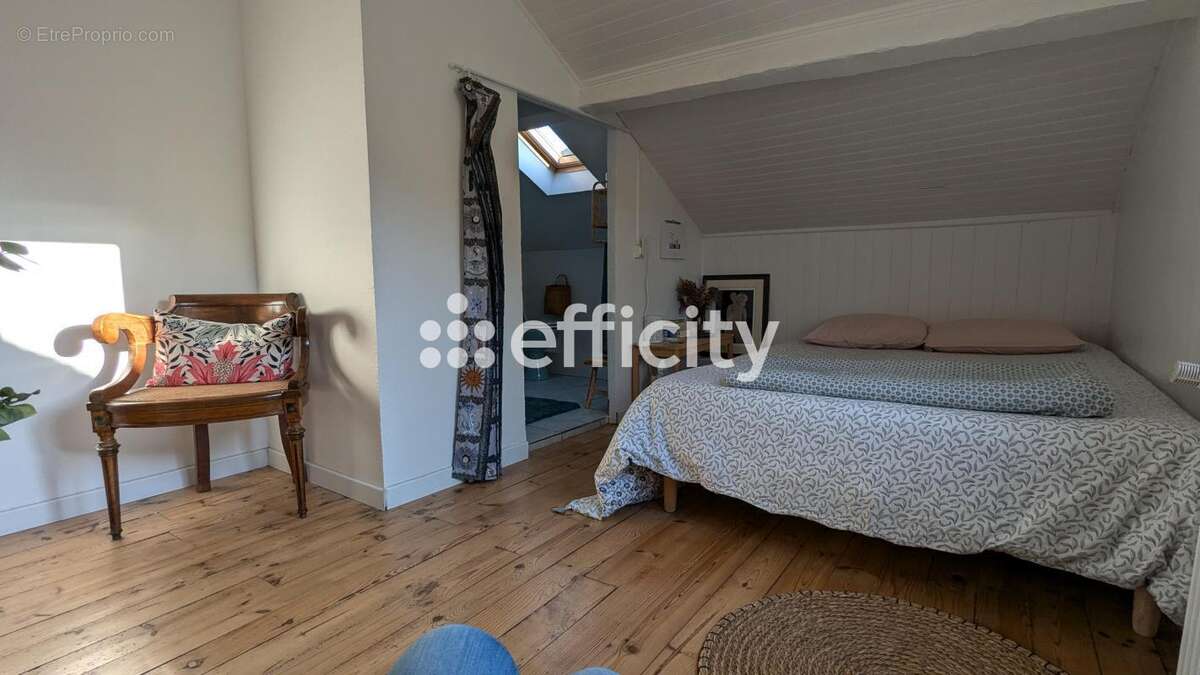 Maison à LA MONNERIE-LE-MONTEL