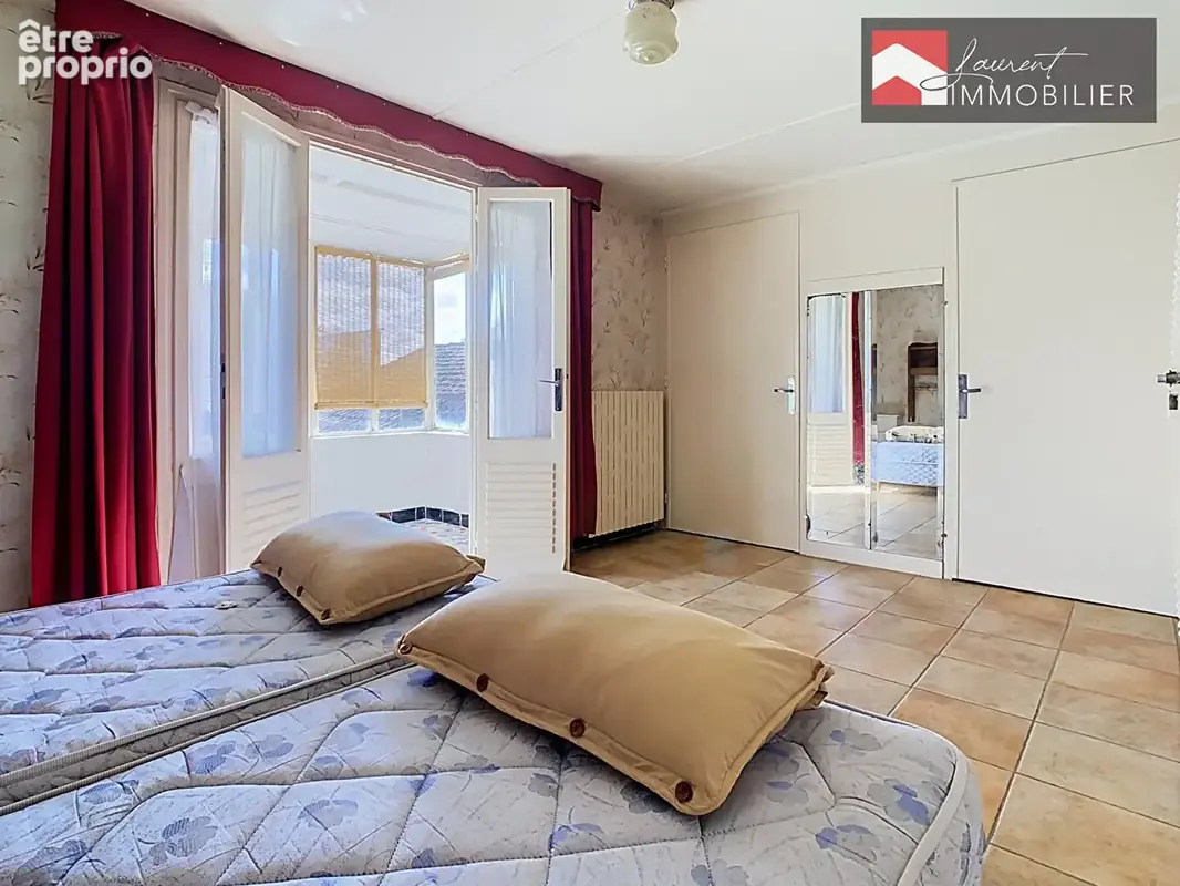 FRONTENARD à Vendre - ensemble immobilier avec 3 Hectares de terres agricoles, bâtiment d'exploitation et deux habitations. - photo 9