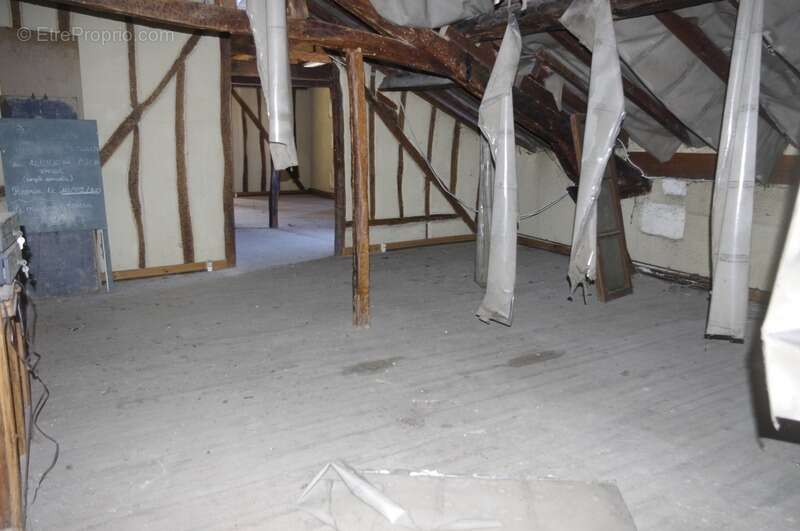 Commerce à VIC-FEZENSAC