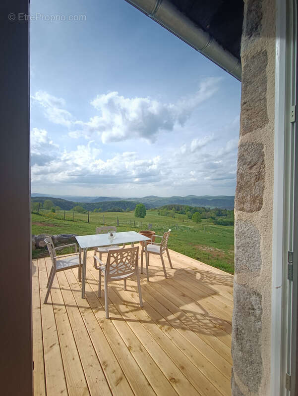 Maison à LE LAC-D&#039;ISSARLES