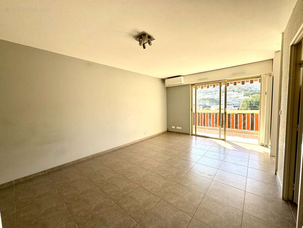 Appartement à VALLAURIS