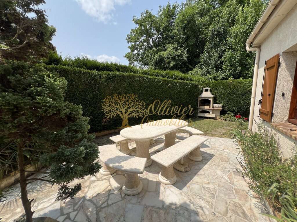 Maison à LA QUEUE-EN-BRIE