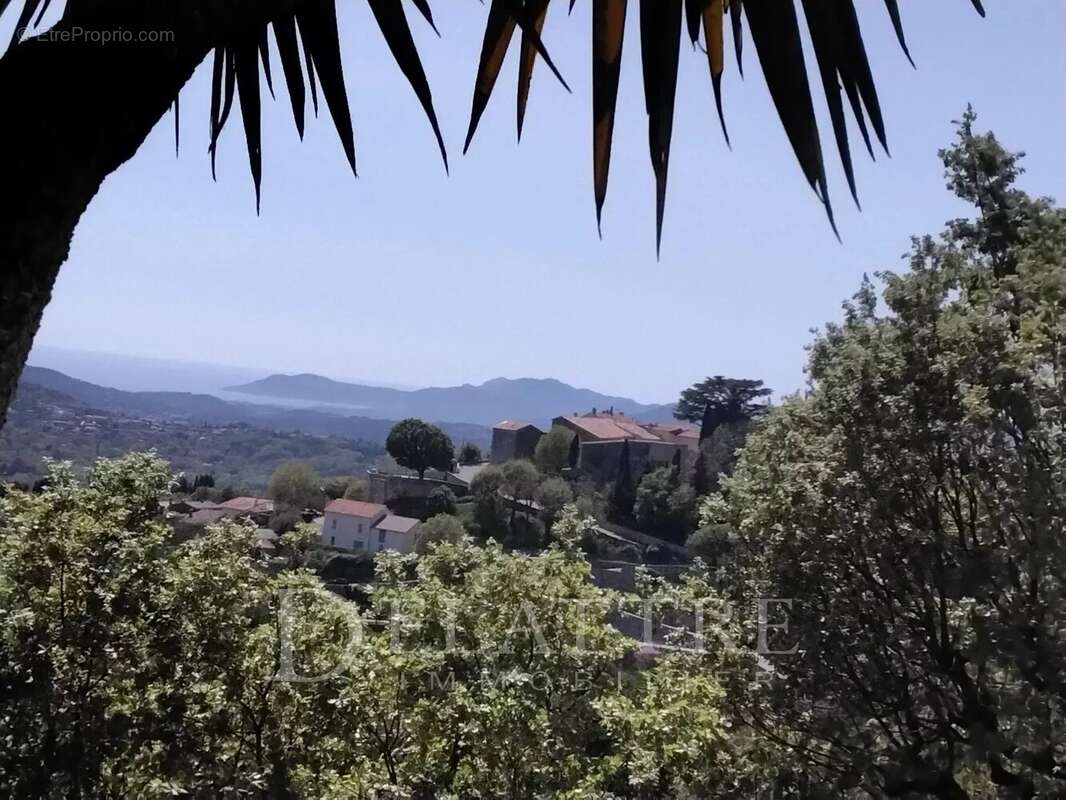 Maison à CHATEAUNEUF-GRASSE