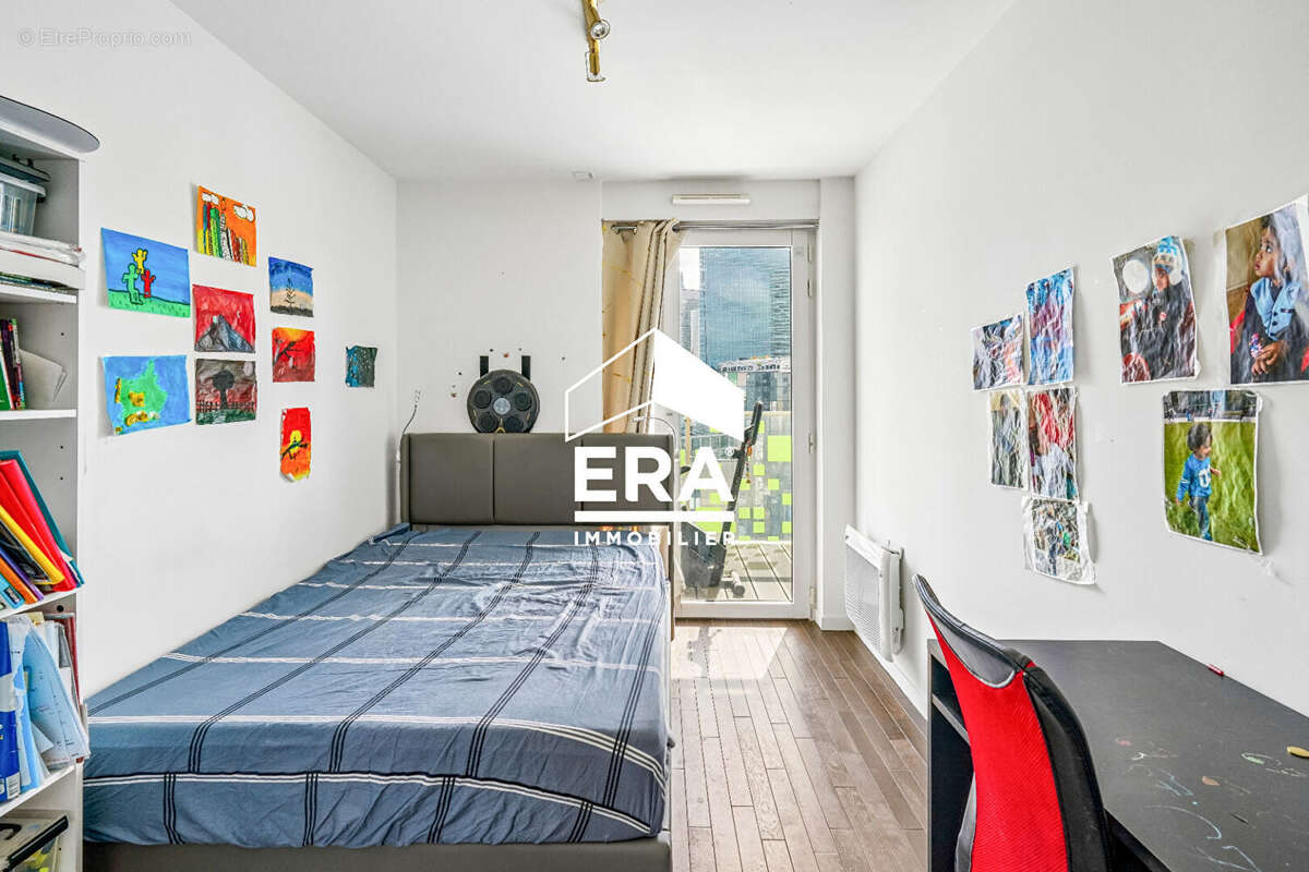 Appartement à COURBEVOIE