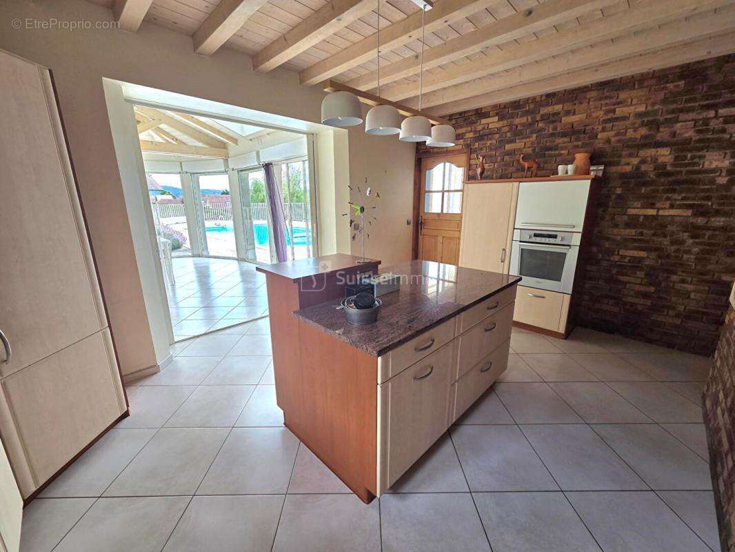 Maison  9 pieces 163m² sur terrain de 20.88 ares 549000 euros - photo 2