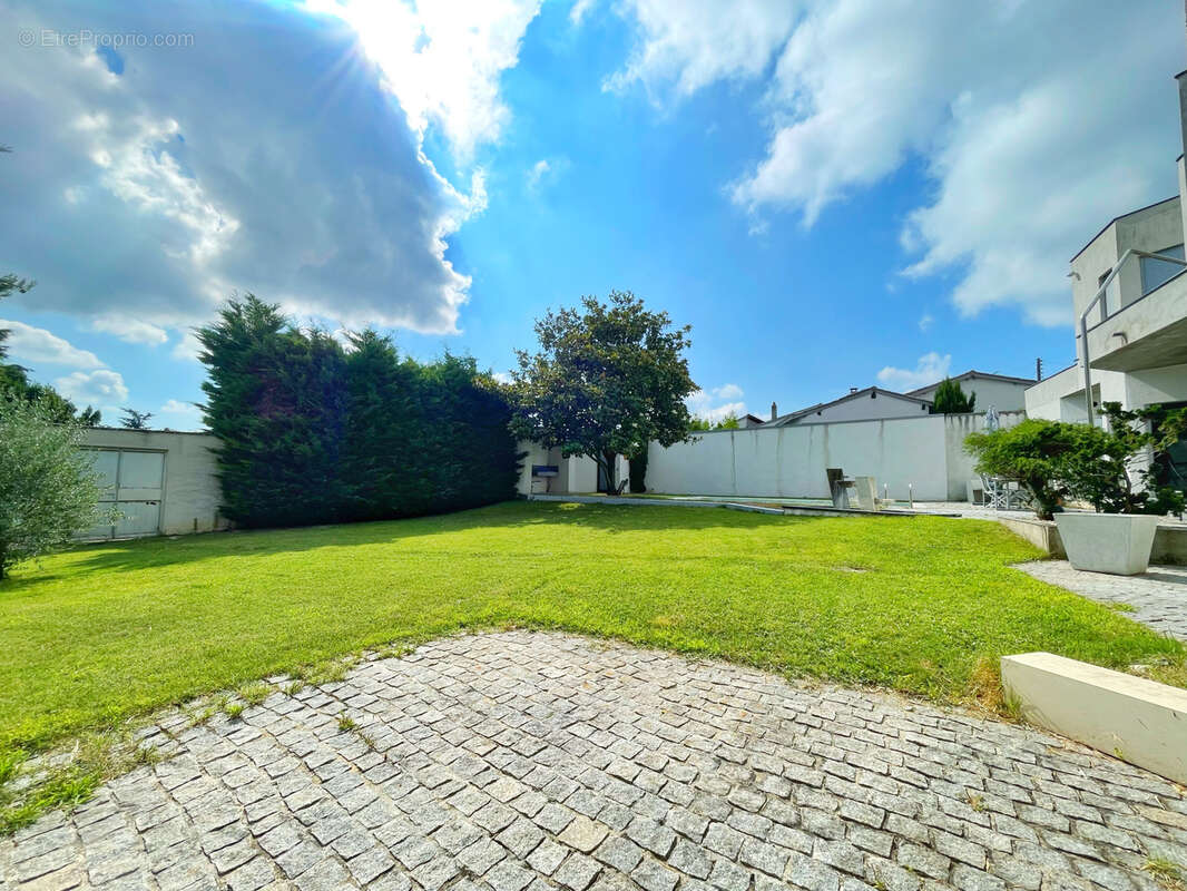 Découvrez une maison d'exception au cœur d'Irigny - photo 6