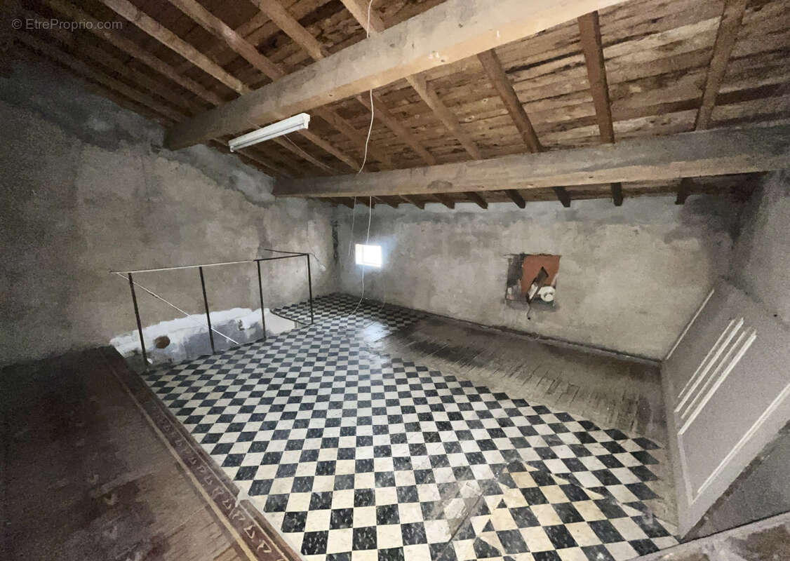 Maison à AUZAT-LA-COMBELLE