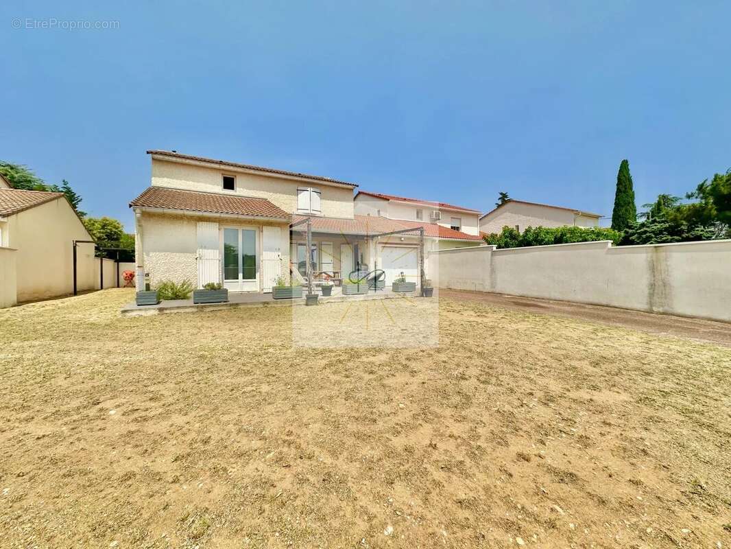 Maison à MONTELIMAR