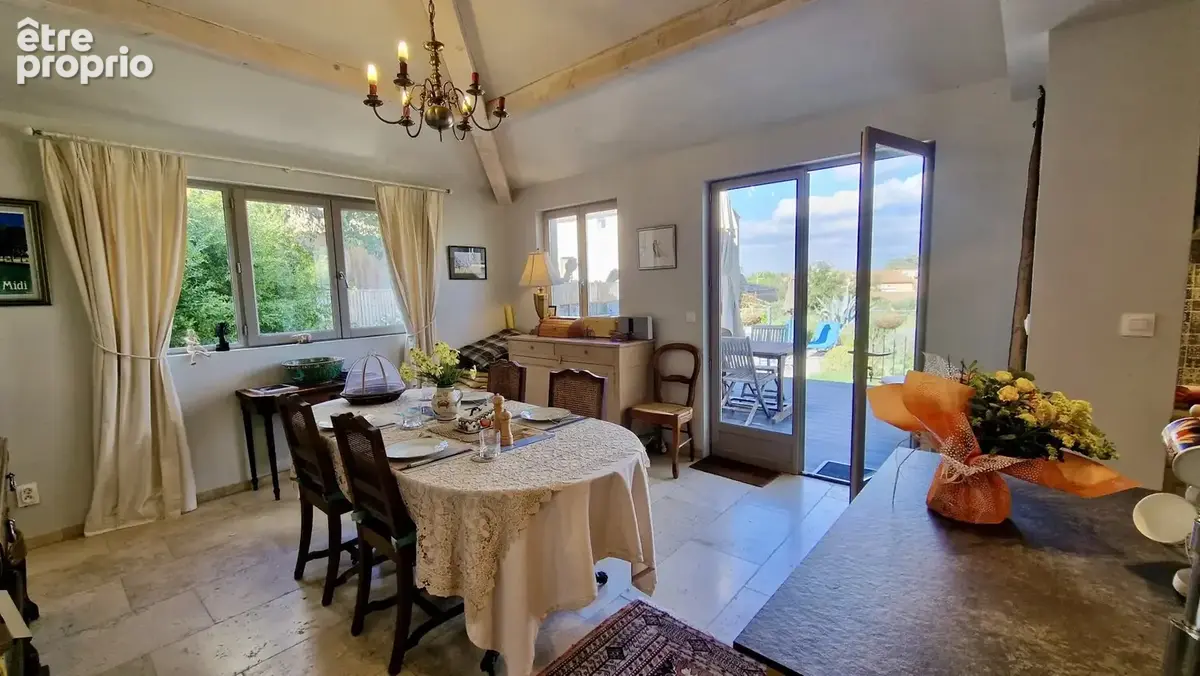 Belle Maison de 4 Chambres avec Piscine et Jardin sur tout le Pourtour - photo 3