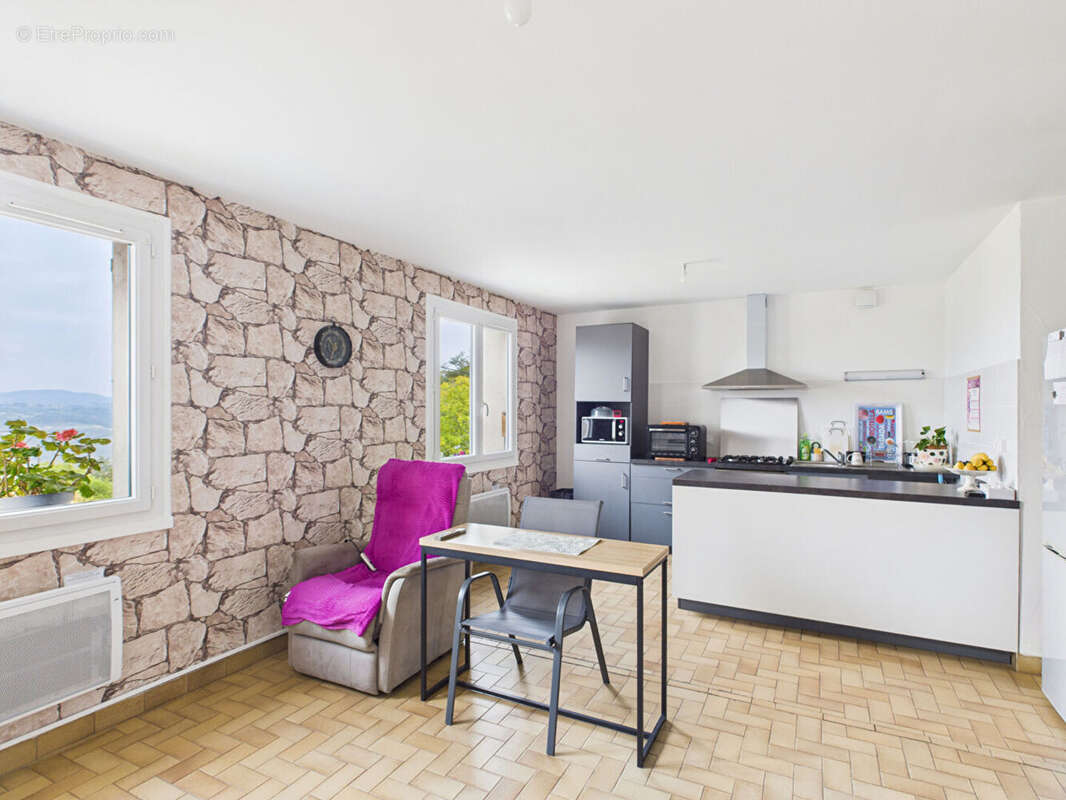 Maison à LE CRESTET