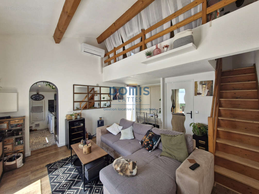 Maison à VIC-LA-GARDIOLE
