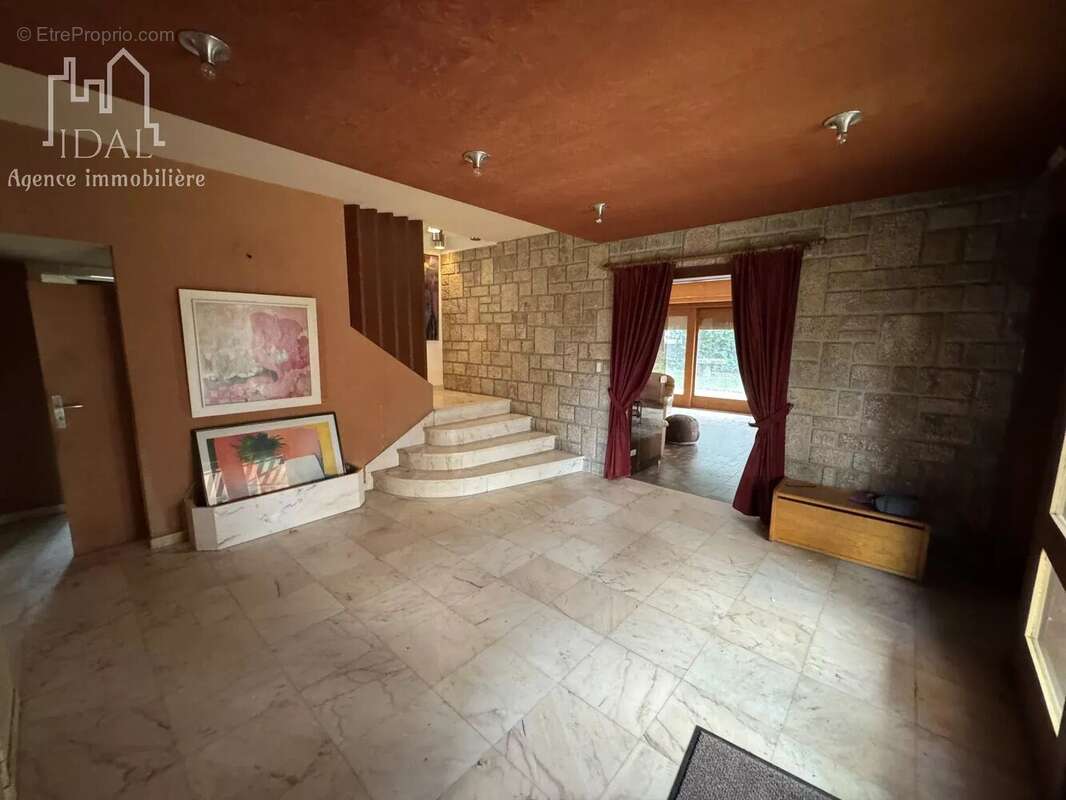 Maison à LE MALZIEU-VILLE