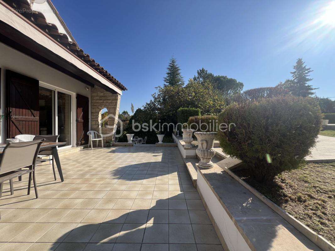 Maison à SAINT-HILAIRE-DE-BRETHMAS