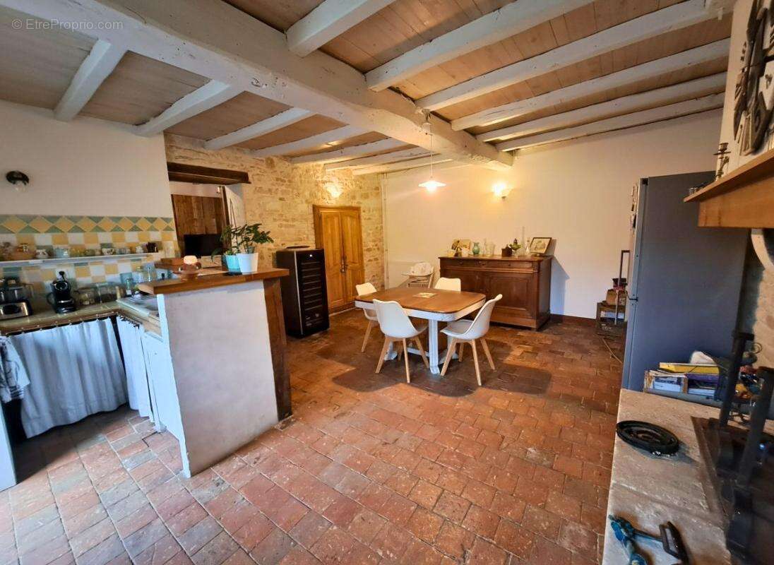 Maison en pierre à rafraichir - 2 chambres - jardin - photo 4