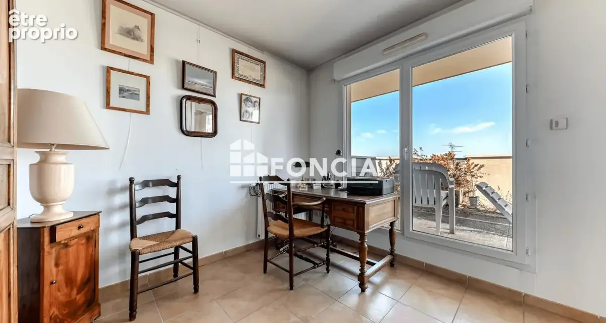 RARE SUR LE MARCHE ! SECTEUR JEAN JAURES - T3 en dernier étage avec terrasse de 96 m² et garage - photo 7