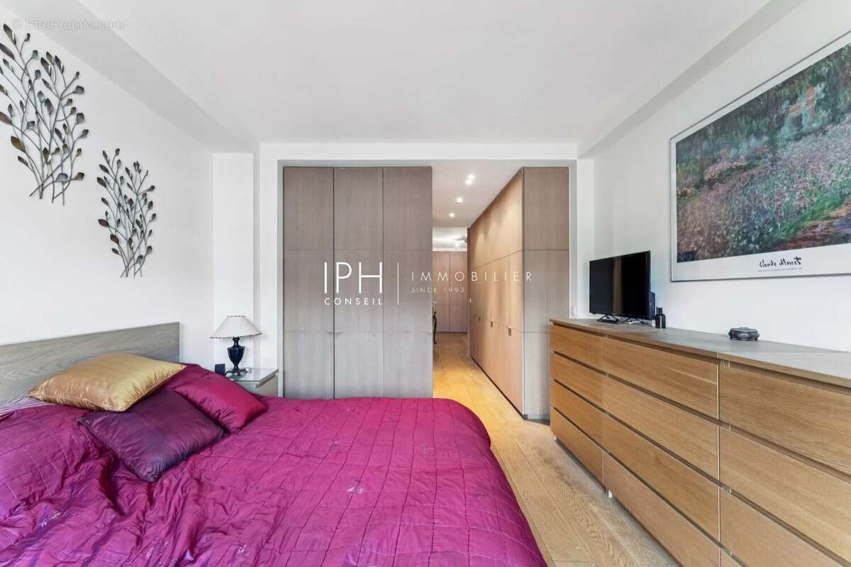 Appartement à NEUILLY-SUR-SEINE