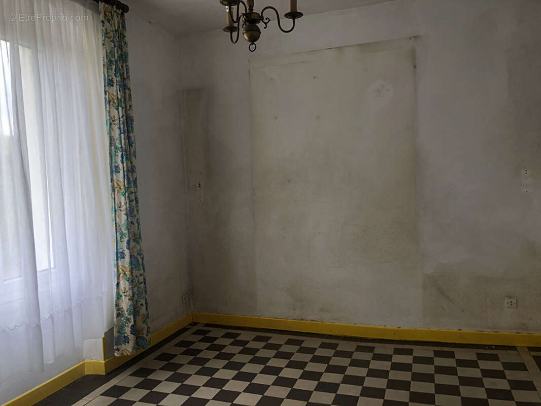 Maison en pierre avec fort potentiel - Terrain de 792 m² - photo 4
