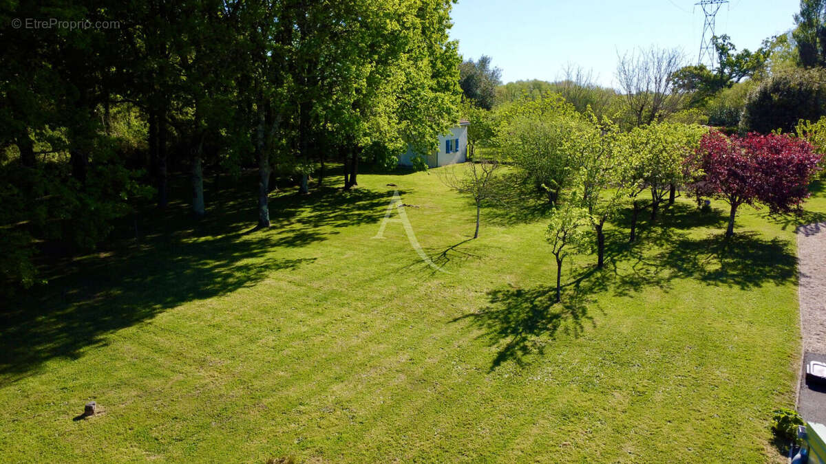 Propriété familiale avec piscine et dépendances - FONTCOUVERTE - photo 17