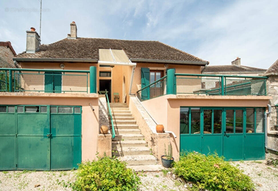 Maison à SAINT-MARTIN-SOUS-MONTAIGU