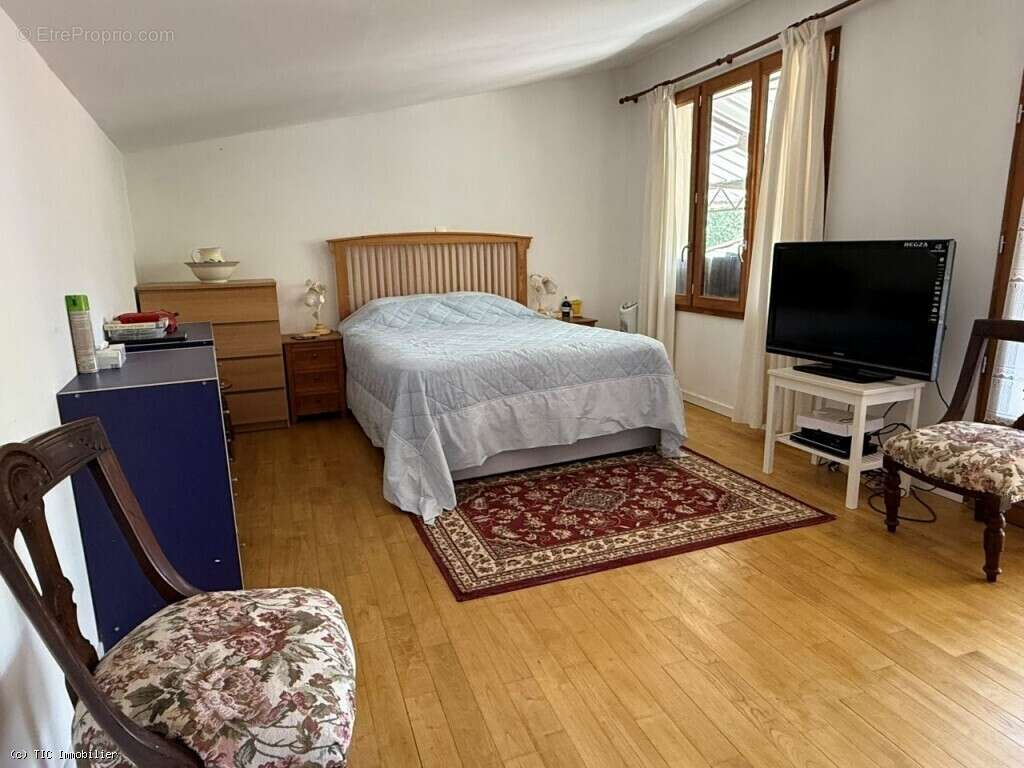 Maison de Caractère avec 5 Chambres Avec Terrain, 6 Minutes d'Aunac-Sur-Charente - photo 19